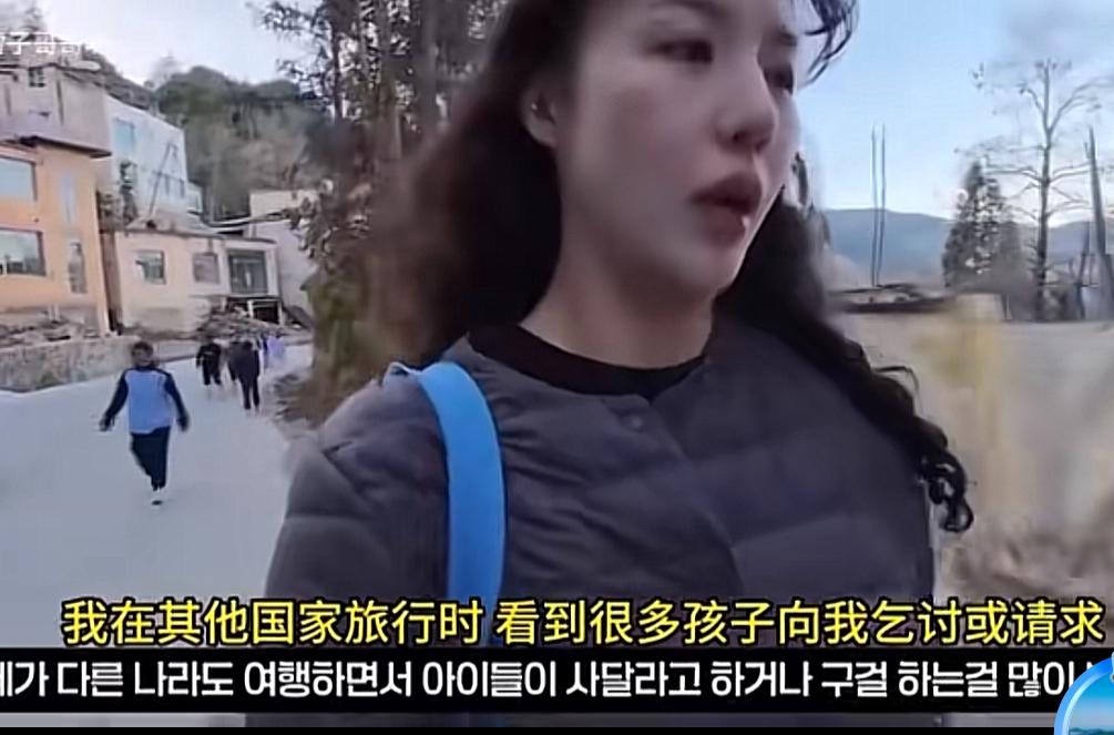 韩国博主：其他国家的小孩很多都会向我乞讨，但中国农村的小孩竟然主动赠送东西韩