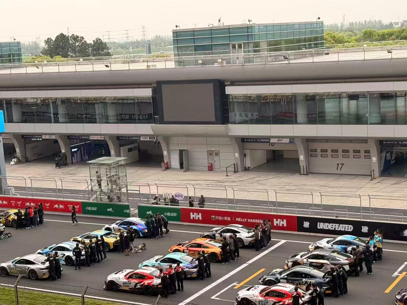 王一博绝了绝了，小嗷还没官宣，品牌方已经挤破门槛了