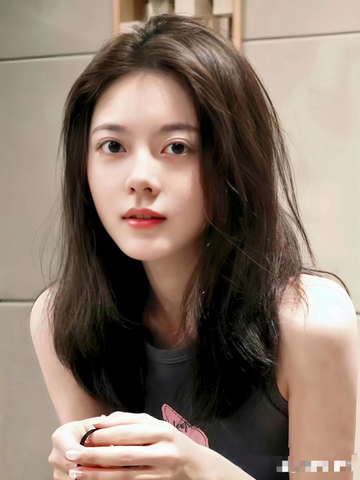 杨紫这次能压番胡歌，这部剧再冲个奖，杨紫就是彻底意义上的90花top，手握人气和