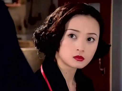 再看《半生缘》，就会越心疼曼璐！曼璐在的时候，妈妈和奶奶请着佣人，吃的很丰盛！