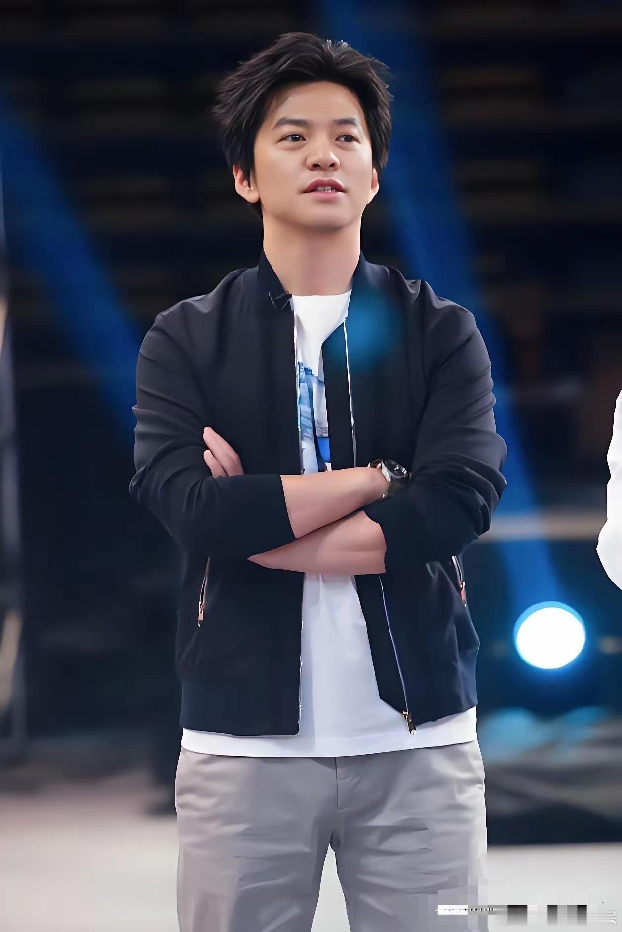 李健这人，我真是越看越服气。不仅是唱得好，而且绝的是，跟他合作过的人，最后都成了