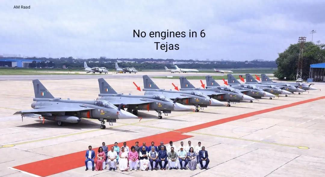 笑不活了！印度空军8架“光辉”战机高调交付，其中6架没装发动机？近日，印度斯坦