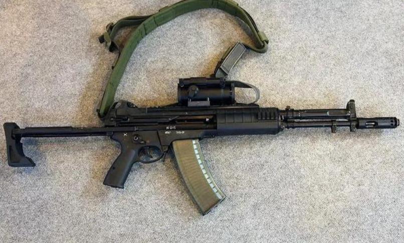 老挝特种兵用AK-12突击步枪，不知道是否为俄罗斯想向老挝介绍这款武器，吸引引进