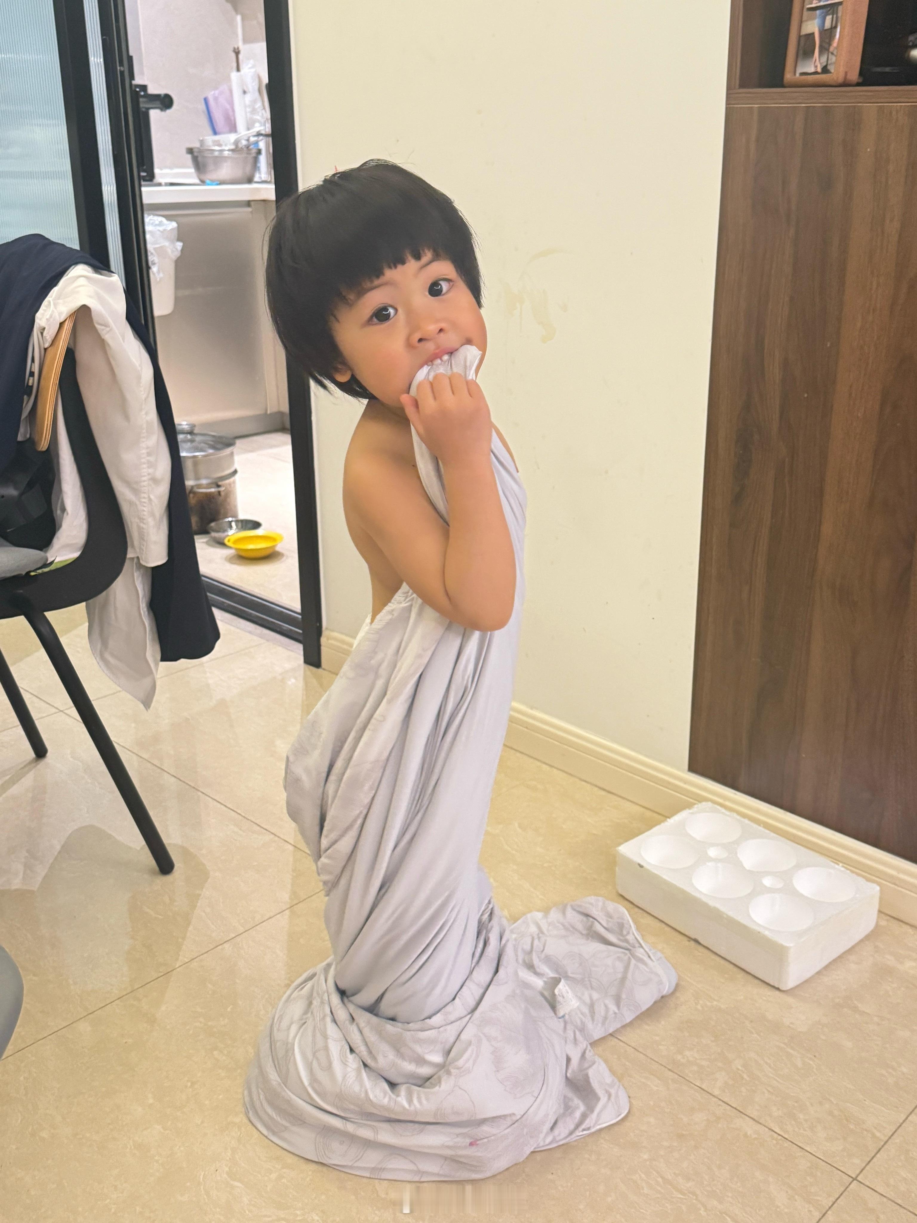 球宝设计的最新款礼服美不美大家讲