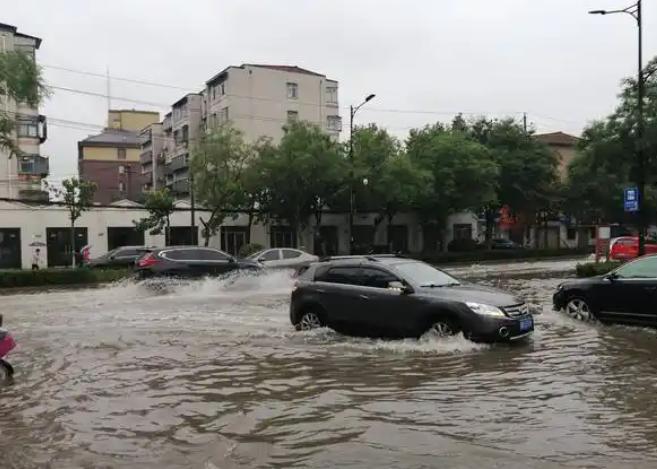 为啥每次下暴雨总有城市开启“看海模式”？答案很简单，因为我们城市的排水系统，从设