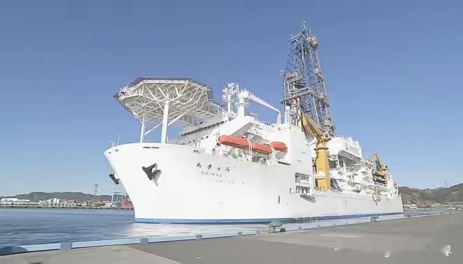 日本这回高调官宣深海挖稀土泥啦，TBS先爆料，2月2日官方才正式确认，“地球号”