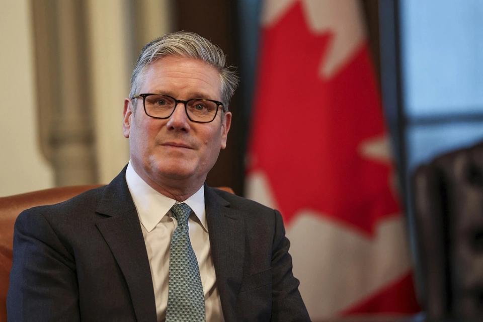 斯塔默，这次是真被惹急了，直接掀了桌子！他在离开中国前的最后一刻，不像个首相，倒