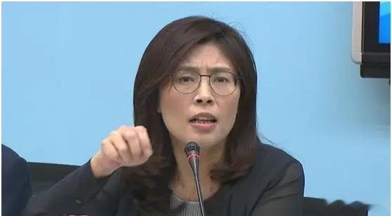 有些人就是“不到黄河不死心，”飘了，不知道自己几斤几两，结果女版马某某一到美国，