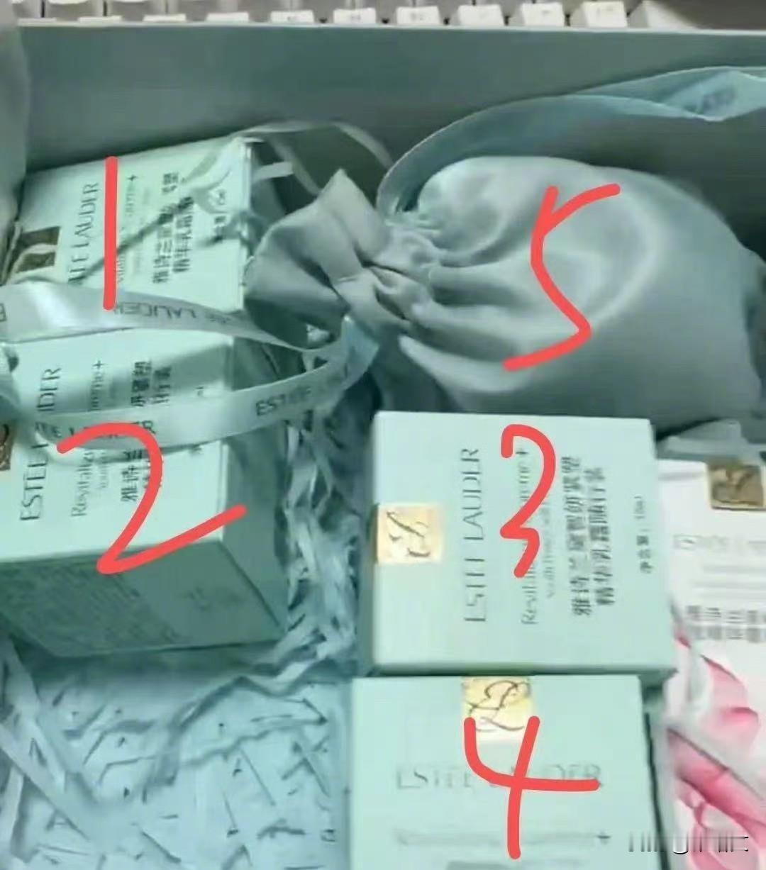 退货少了赠品竟扣232元？这猫腻咱必须拆穿谢女士最近网购退货，没成想被商家