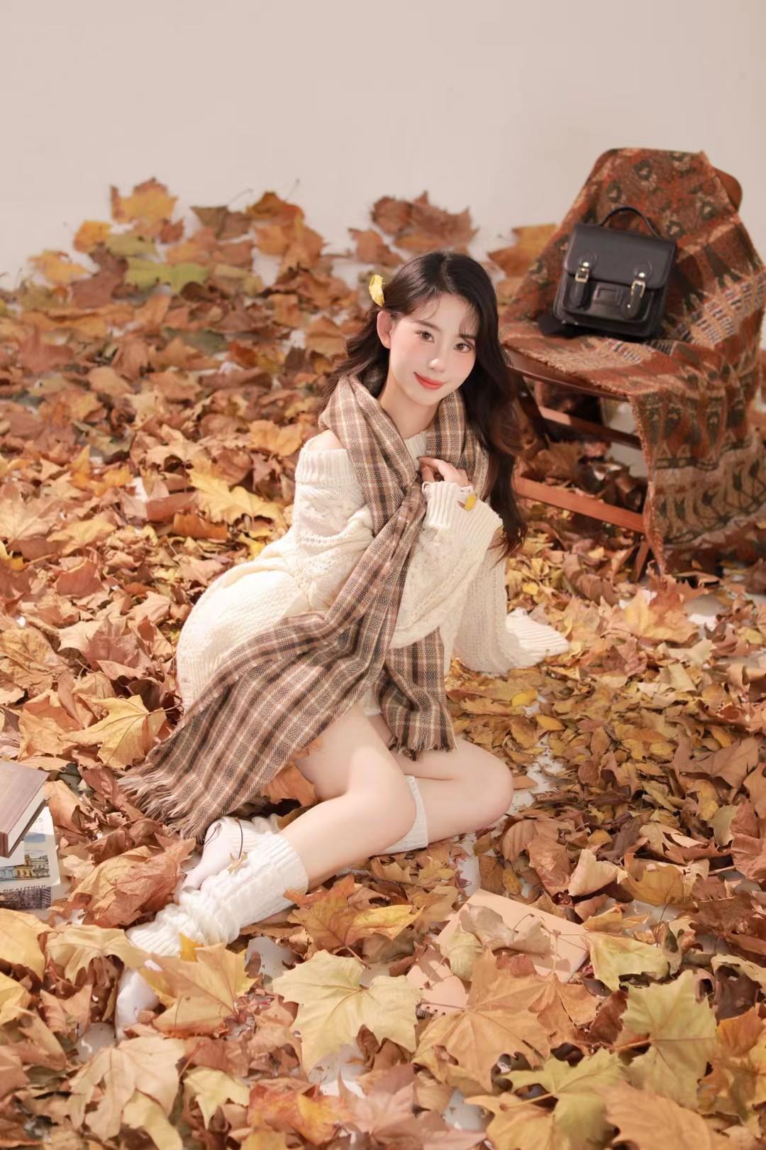 少女摄影|NO.0172期把枫叶搬进室内赴一场秋日之约🍁生活偶尔需要这样的