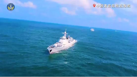 航母既然开进来，那就把账一并清算！7月30日，中国在黄岩岛直接摆出舰机阵列。轰