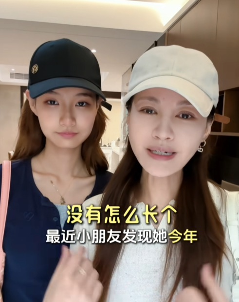 女明星杨雪，身高1米69；她16岁的女儿，身高已经达到了1米73，却依然不满意，