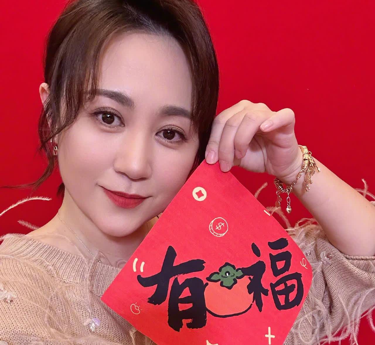 演员马丽说，我生完孩子后，没有做产后修复，所以腹直肌也是分离的，