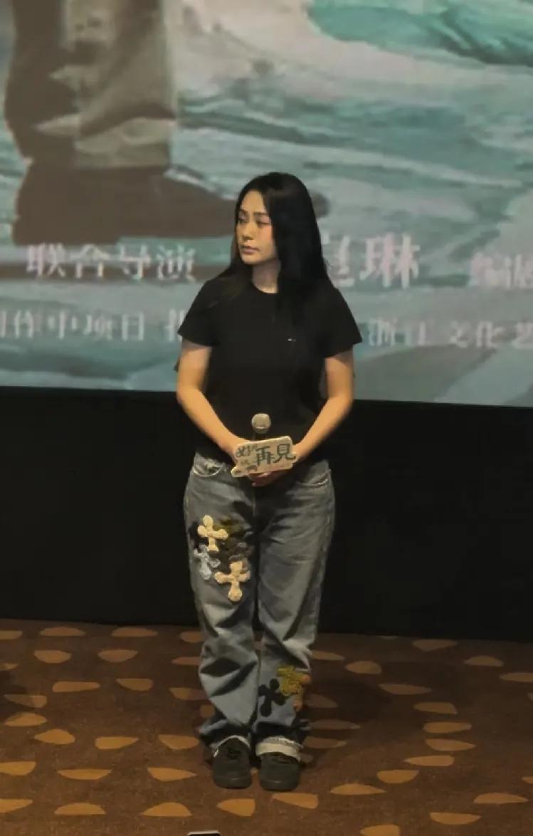 阿娇现在这身材，在我们村很难嫁出去[笑着哭]这是标准的梨形身材，如果不是有一
