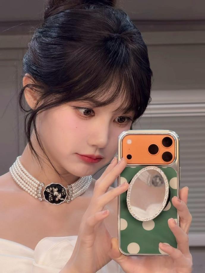 李一桐剪刘海了李一桐对镜自拍live李一桐新刘海造型来袭，对镜自拍live，元