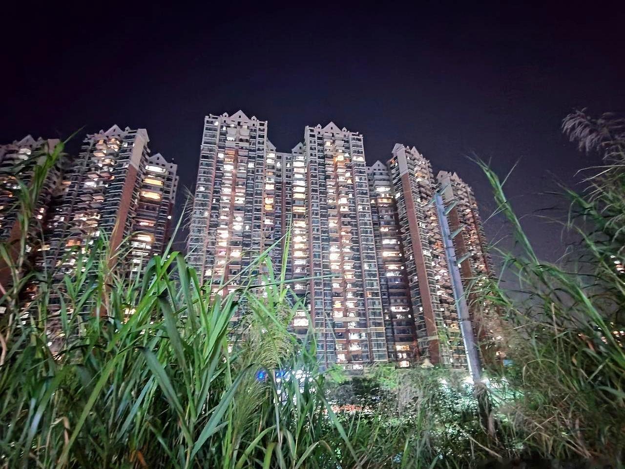 中秋放假三天，礼品都备好了，孩子突然改口说要去逛街，不回去了。当妈的心，一下凉