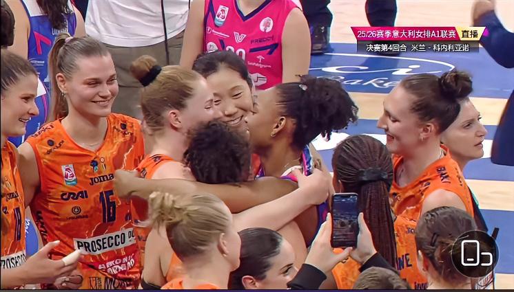 拉尼尔哭完又来找朱婷哈克加比抱抱了[捂脸哭]拉尼尔：早知不走了，又少了一个冠军