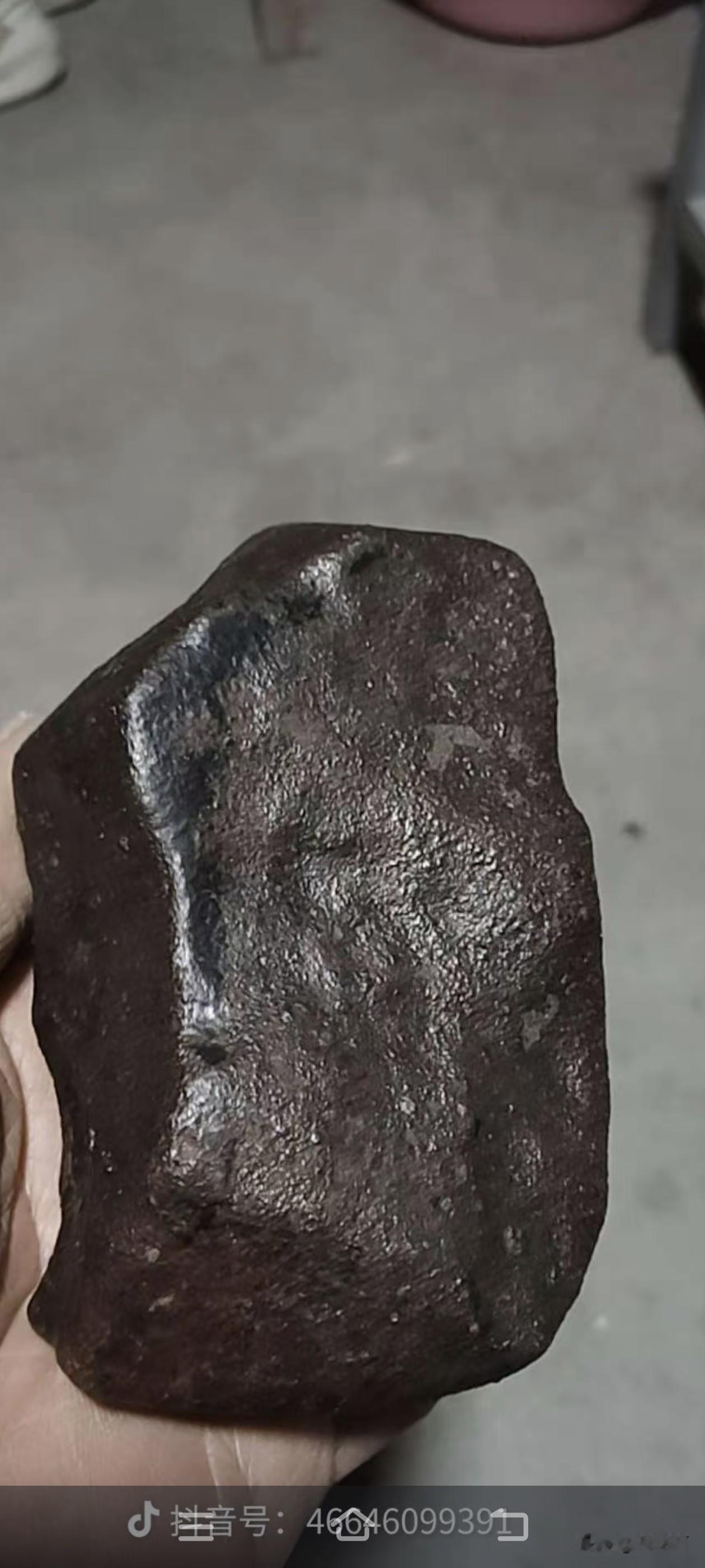 世界上最珍贵的稀有陨石是哪些捡陨石的经验就是，第一眼是看表面是否有黑色或褐色残留