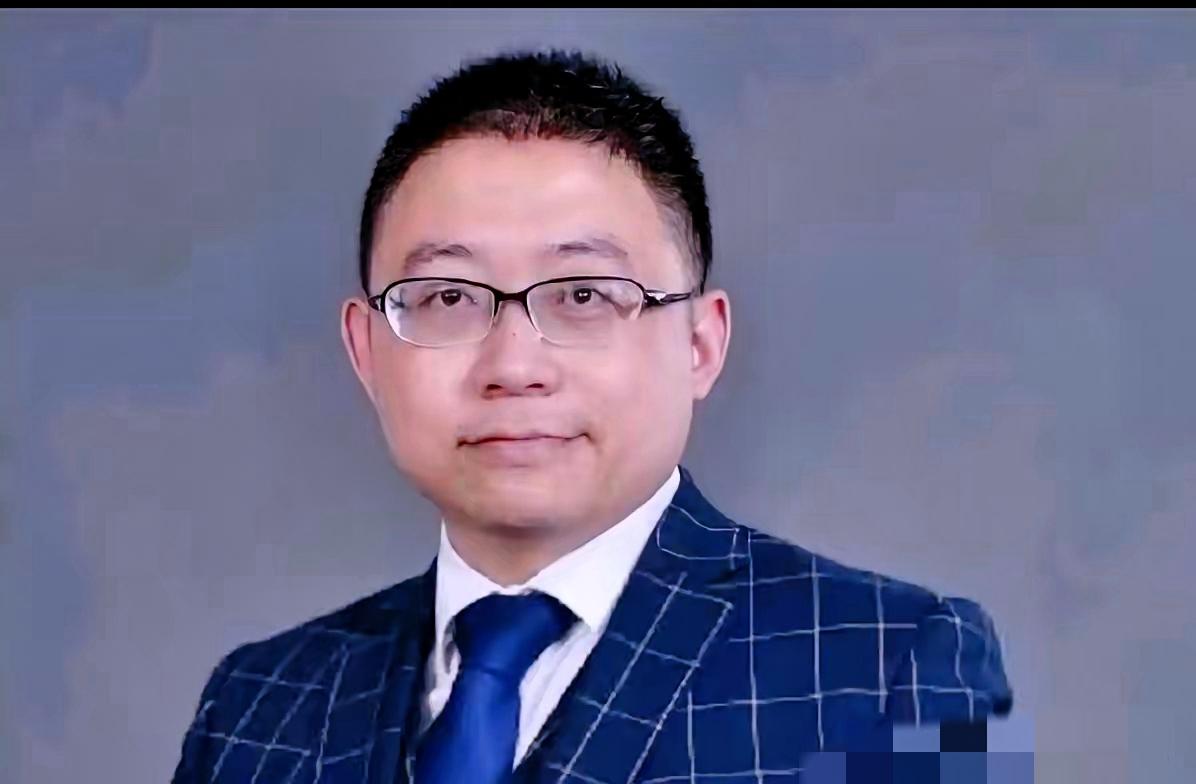 这就很搞笑了，真的是笑发财了。​刚才那个专家还在那唾沫横飞教育人呢，一副高高在