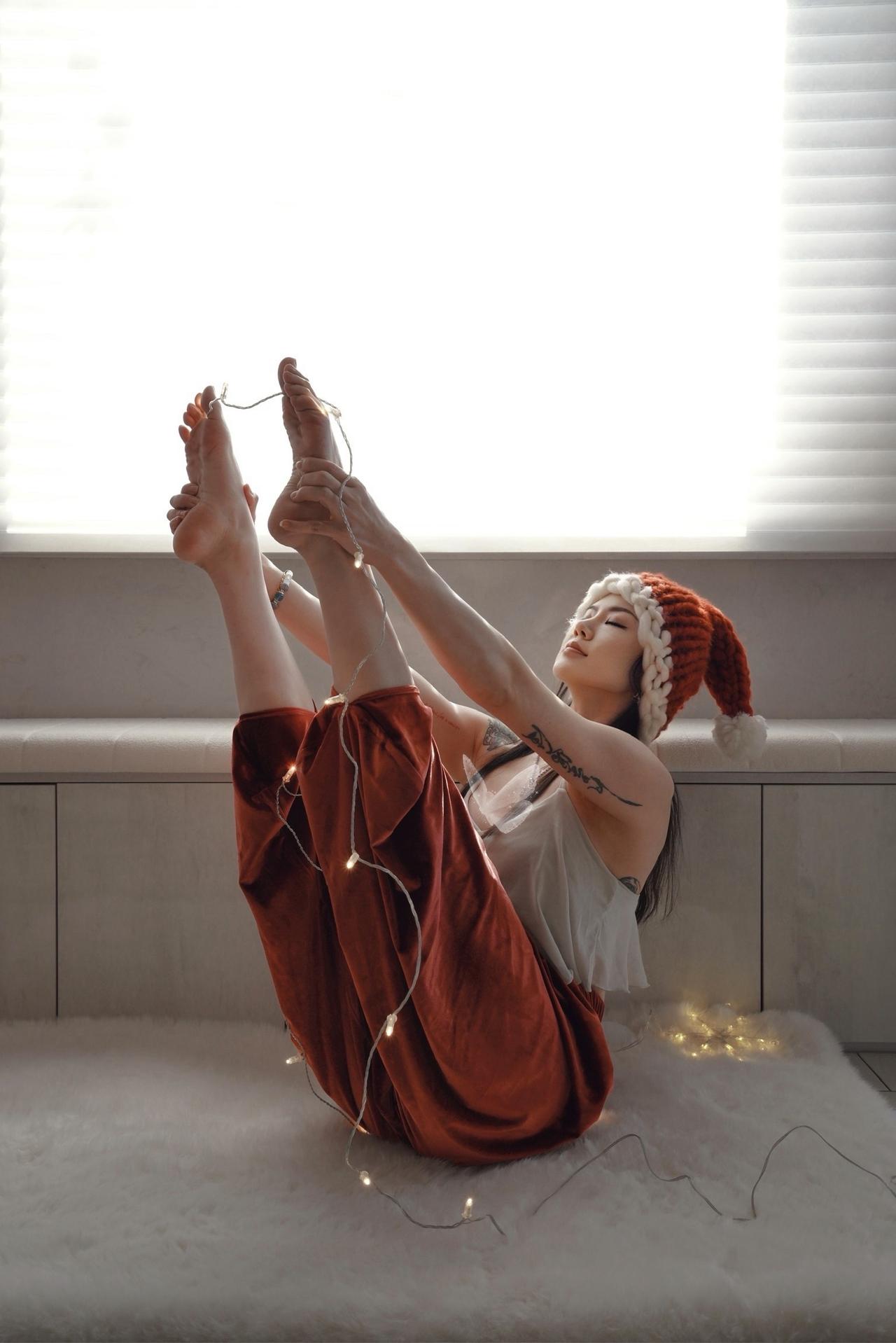 我现在发照片抖音推送给我的话题直接是ai生成…审核大大麻烦好好看下，我是实拍的谢