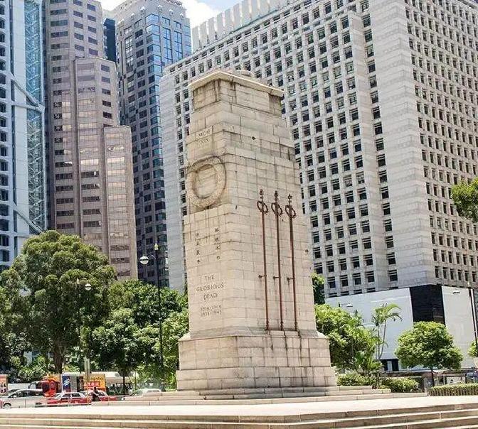 快讯！快讯！。英国历史学家西蒙·詹金斯突然宣布了。《卫报》的这篇评论