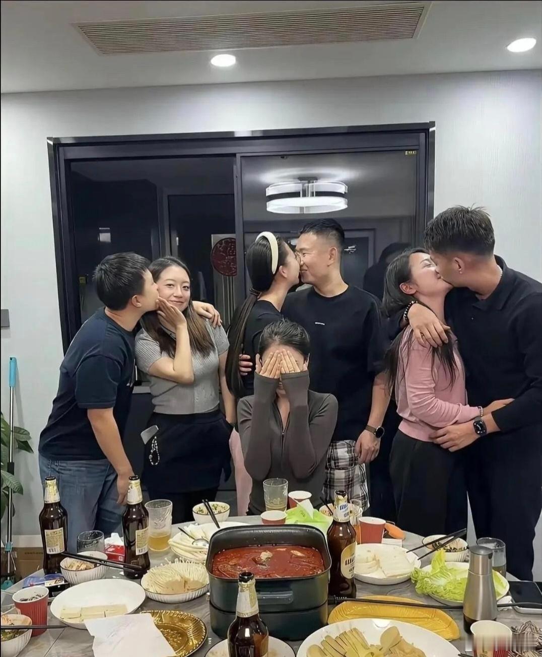 他俩在一起，大家同意吗？