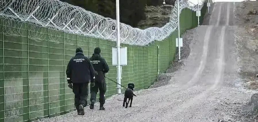 芬兰加入北约，边境铁丝网上锁，两国关系突然急转直下.2023年芬兰加入北约那阵