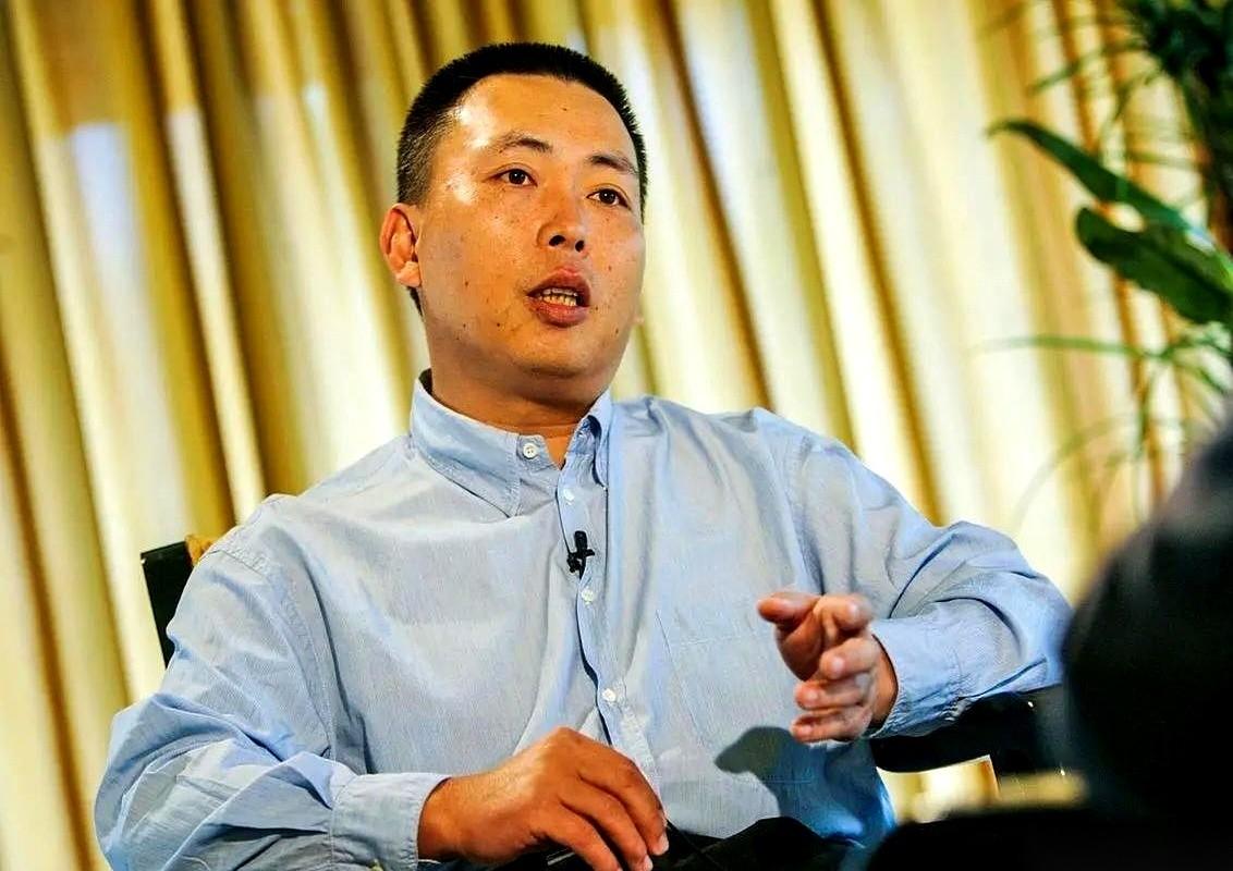 主持人问段永平，给大伙儿指条明路呗，对投资者有啥建议？老段直接一句：没建议。