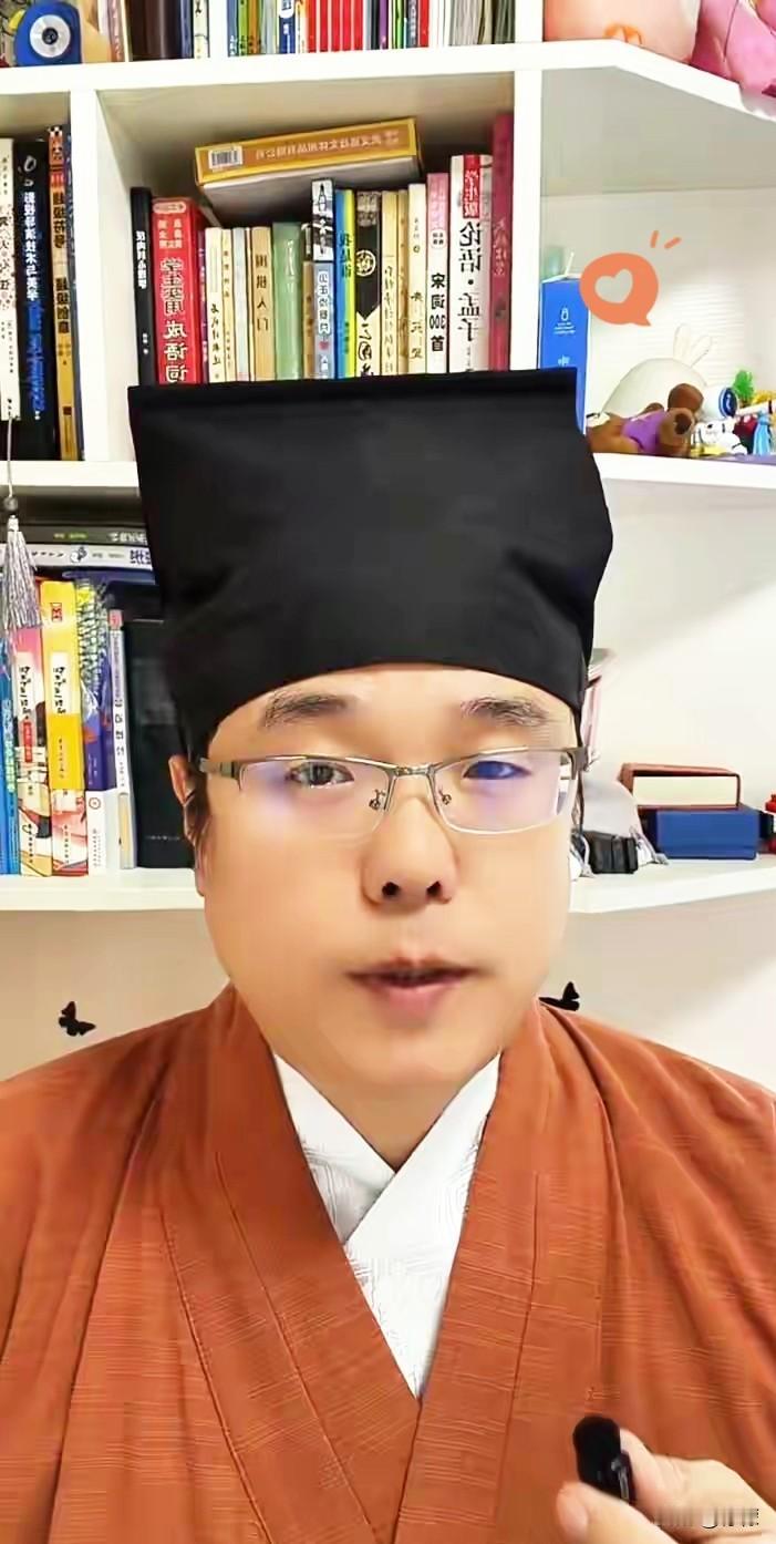 黄色灯笼。泰哥说。刚才看视频，兰州某地的黄色灯笼已经撤掉，希望某些人要尊重中