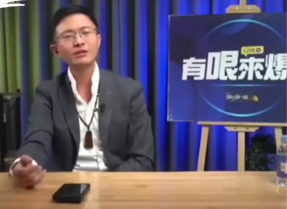 侯汉廷：沈伯洋当选，2028蓝白合也没用10月10日他说：“沈伯洋这种草包、