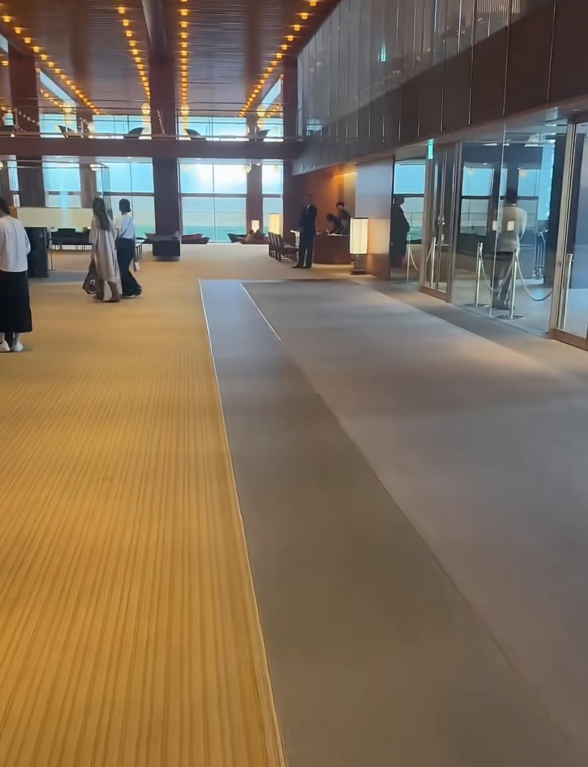 中国男子住日本酒店，发现钱不翼而飞被偷了，于是立刻报警，没想到日本警察到了之后，