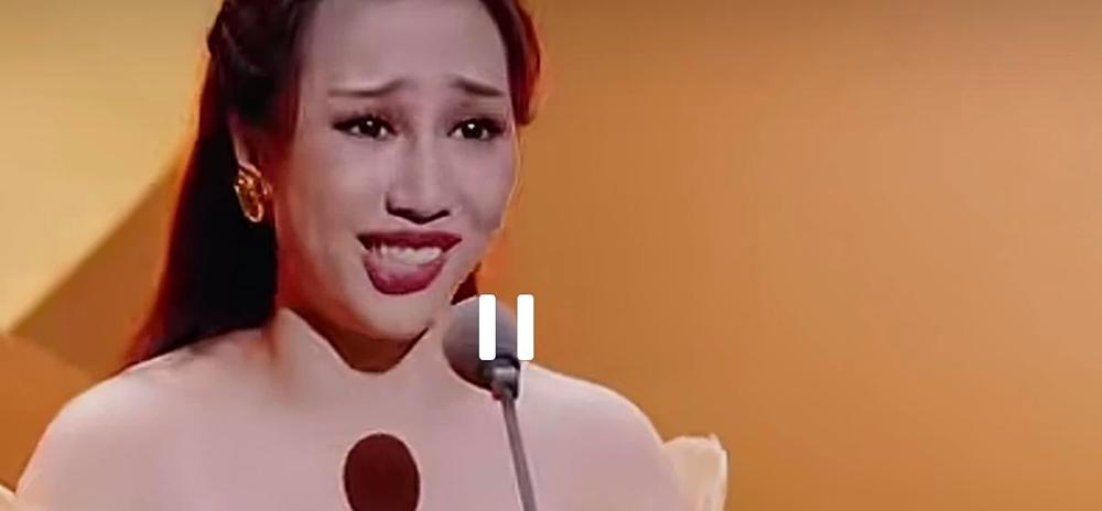 顾文梦的脸，正在舞台上“打架”。翻开她的简历，那是镶了金边的履历天花板：帕尔