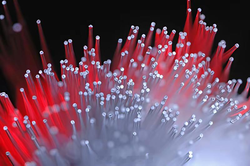 玻璃玻纤概念股，核心聚焦玻纤原纱、电子布、风电纱、石英玻纤四大方向，受益于AI服