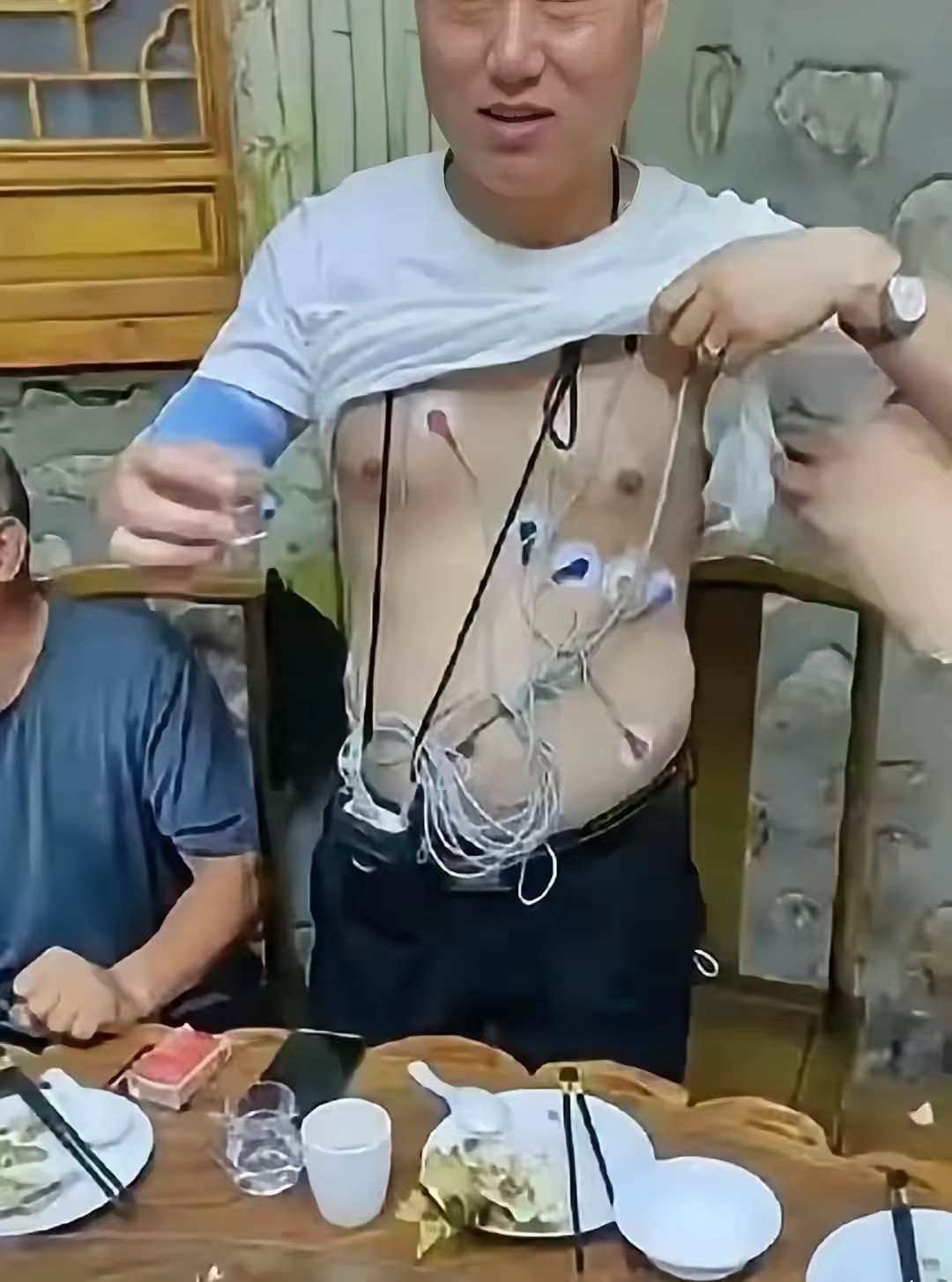 兄弟，你都这样了，这个酒还一定要喝吗？