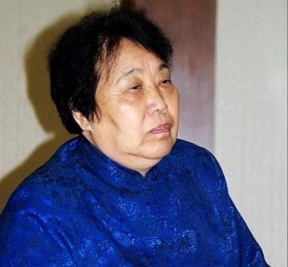 1983年6月，天津市委组织部宣布了新的领导班子名单。邢燕子得知自己不再担任市委