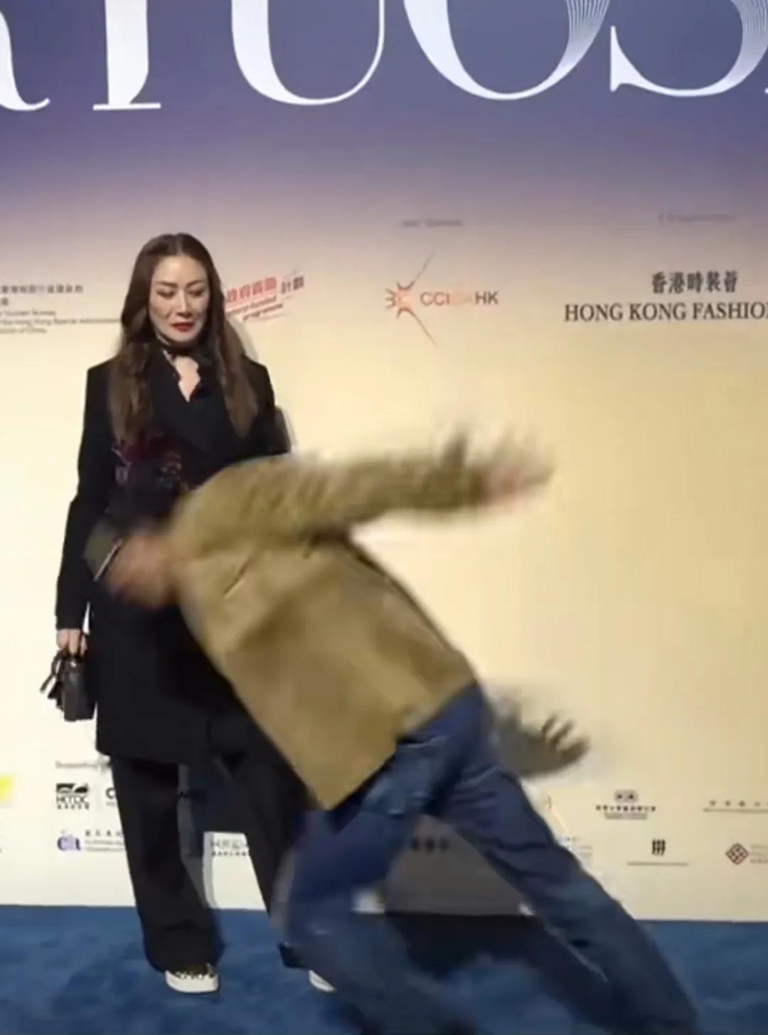 大家发现没？任达华太不对劲了！他都70岁了，摔了一跤，脑溢血内脏出血，卧