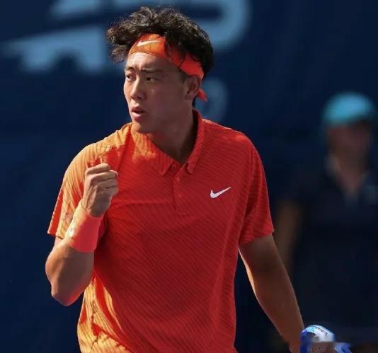 在第四十七届十大中文金曲颁奖礼上，陈康堤斩获最有前途新人金奖。受访期间，她首度公