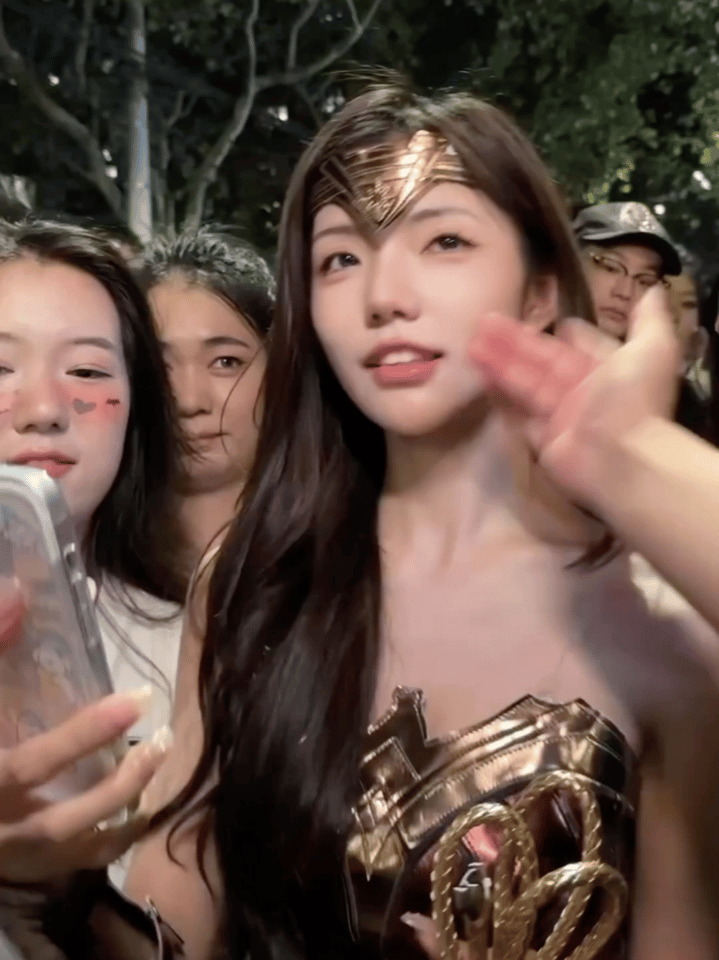 我愿称之为最强COSER，谁赞成，谁反对？​​​