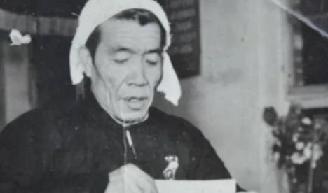 1979年，在全国政协会议上，农业部副部长杨显东，批评坐在主席台上的副总理陈永贵