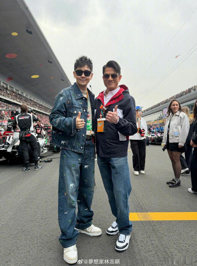 林志颖晒与李昀锐郭富城f1合照林志颖晒与李昀锐郭富城合照，好酷的三位！林志颖晒