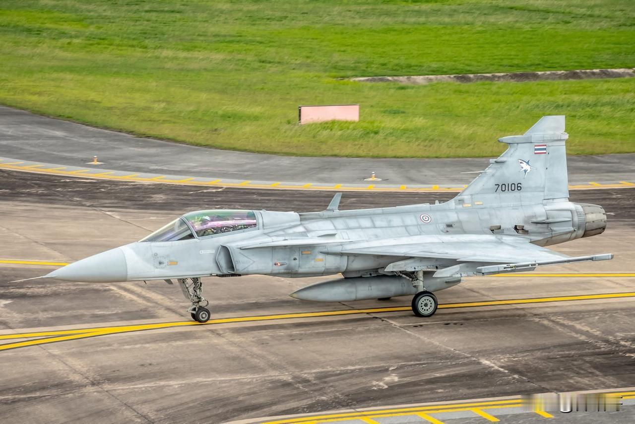 泰国与柬埔寨的武装冲突，要看政治的高阶思维。洪森是为了巩固自己的统治，泰国这边是