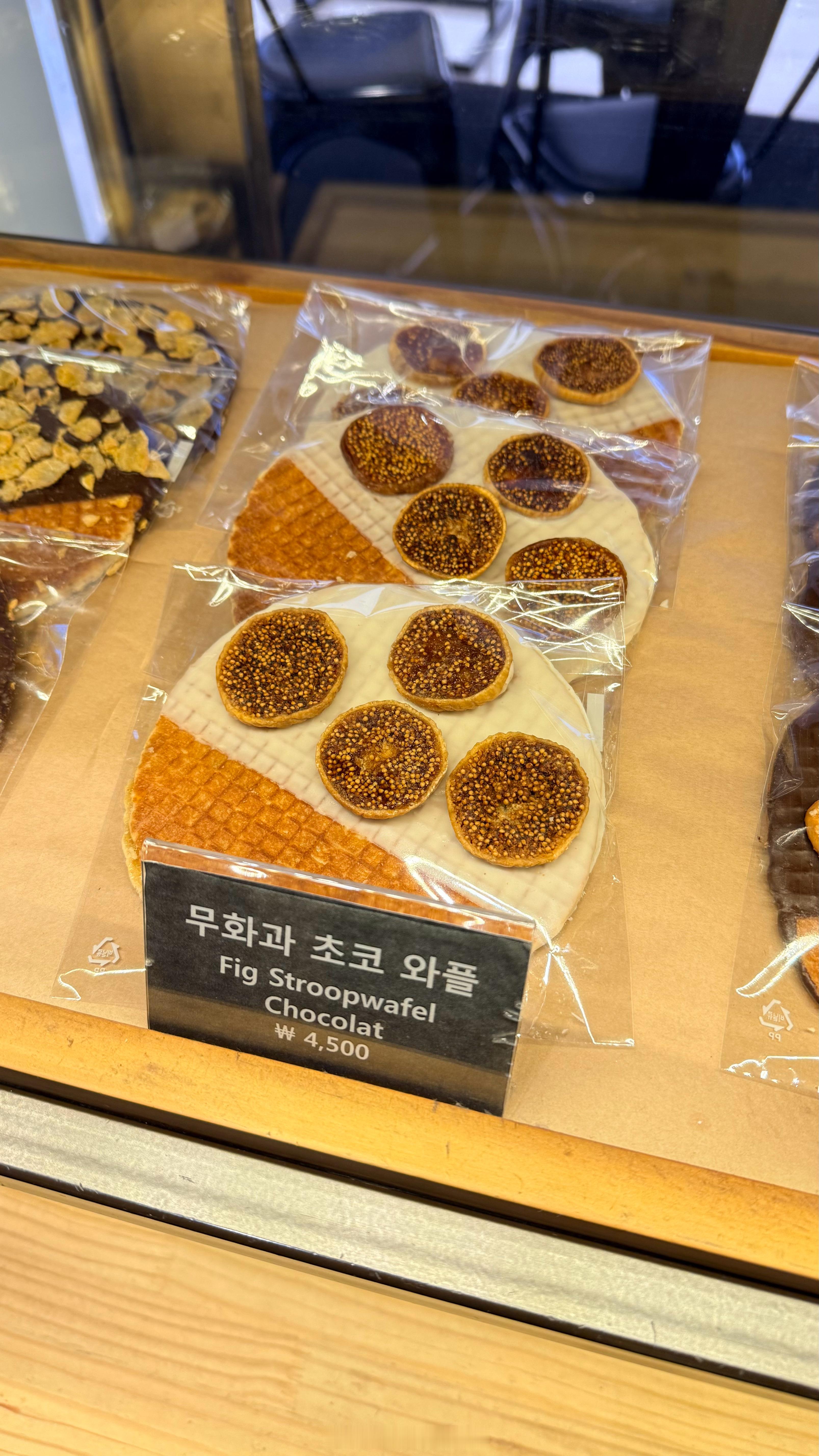 晚上吃吃喝喝也不错这家店的济州岛猪肉很不错​​​