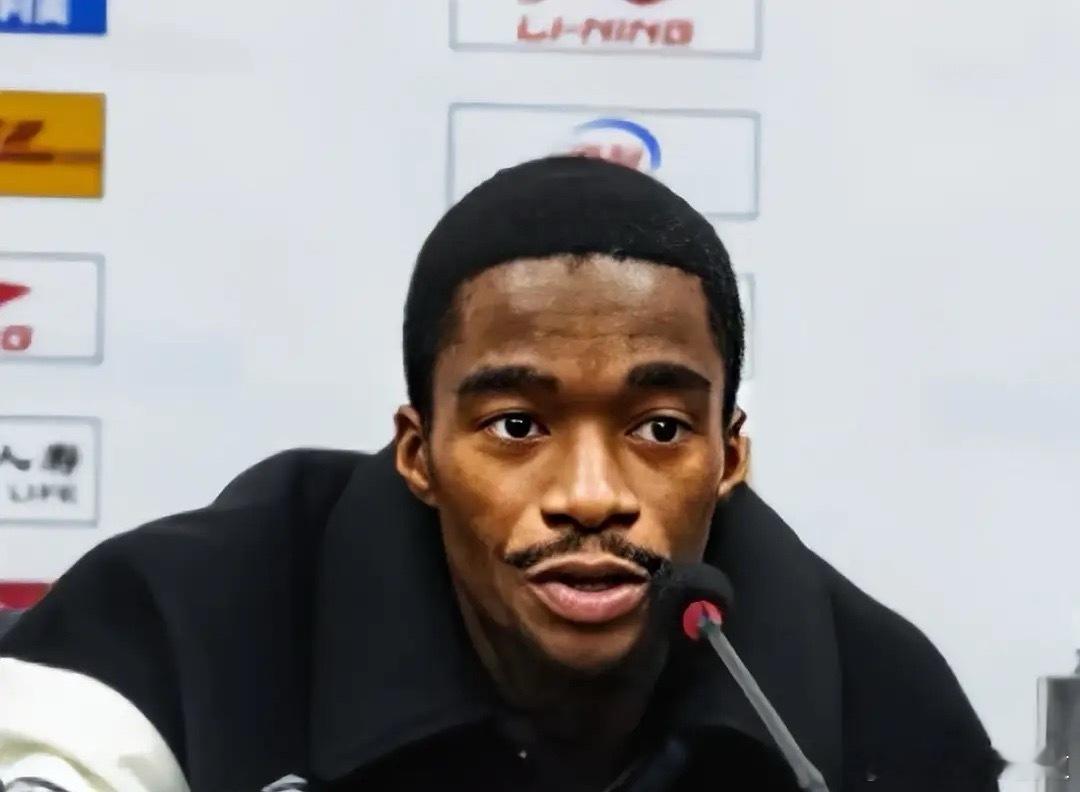 迪亚洛9分7篮板5犯规，山西惜败广东，赛后萨姆纳这样评价迪亚洛。山西队外援11号