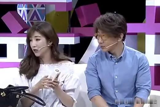 魔术师刘谦接受老罗的专访，他说在家里完全没有什么地位，妻子和儿子很少看他表演魔术