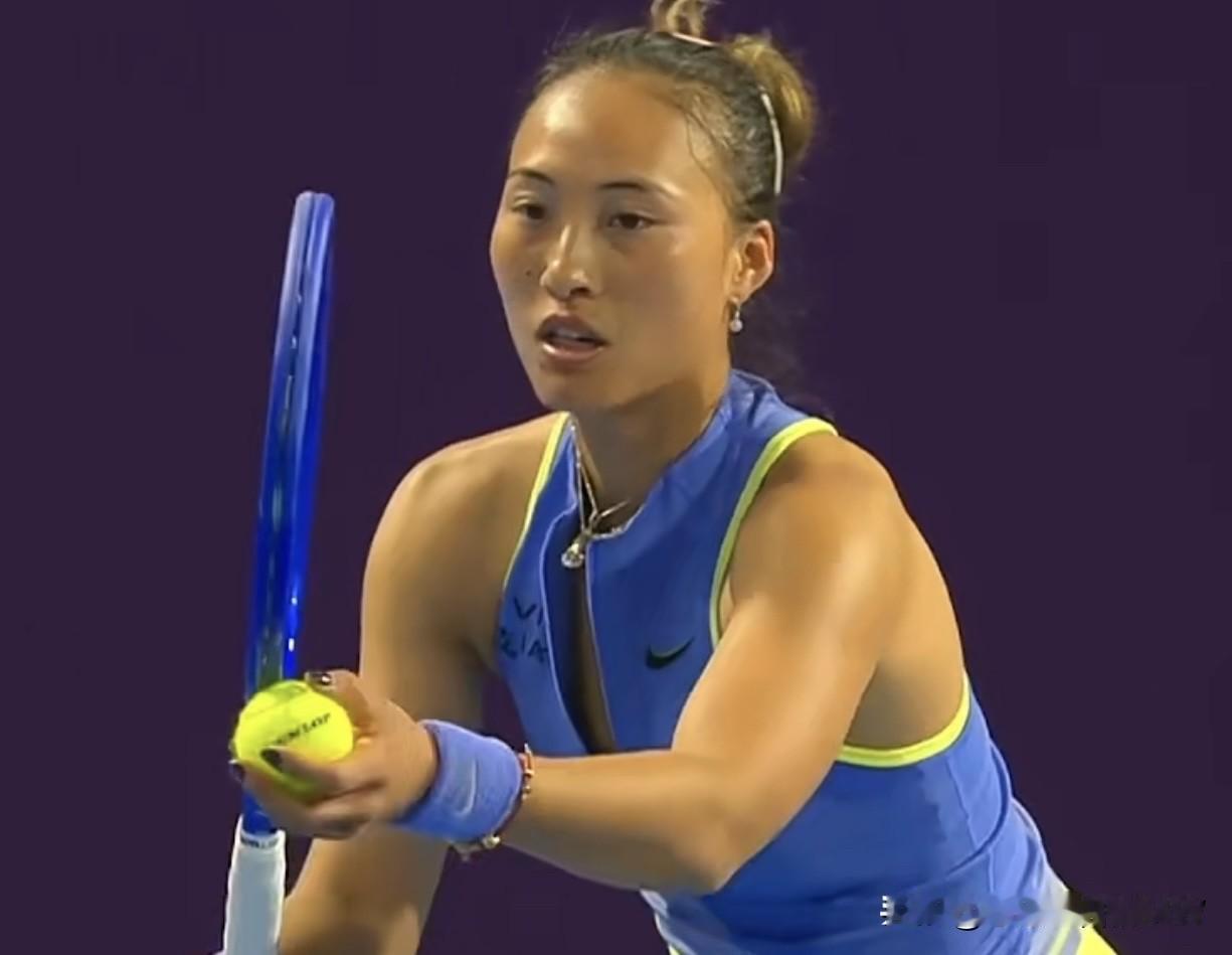 郑钦文伤愈复出，久违的胜利2026WTA卡塔尔1000赛，伤愈复出的郑钦文闪