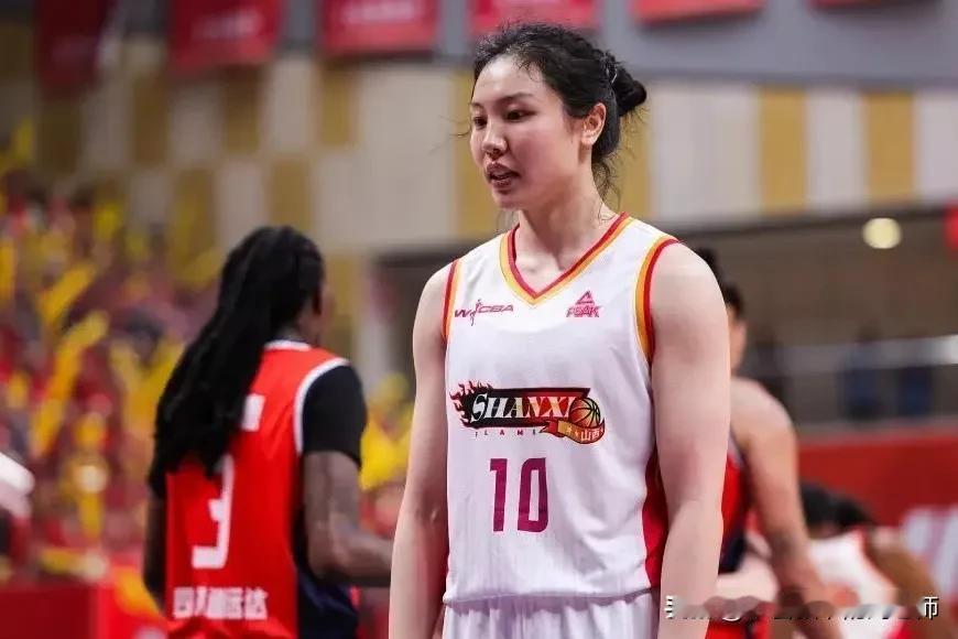 浏览了一下午的头条，发现今晚的WCBA总决赛第四场，虽然大部分人看好四川女篮一鼓