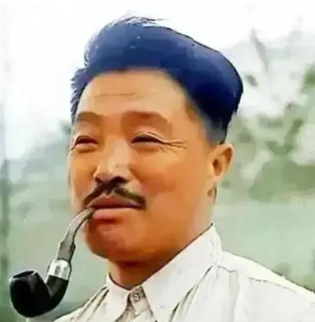 1947年7月23日，小河会议结束后，毛主席突然找到贺龙，神色凝重地说：“有句话