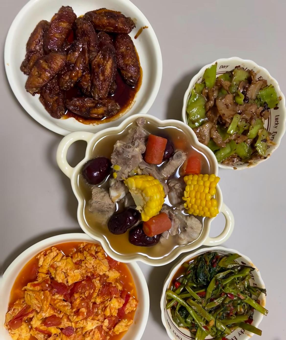 闺女今天告诉我说让我晚上别做饭，他要大展身手，让我坐着等饭就行，我还以为他要做一