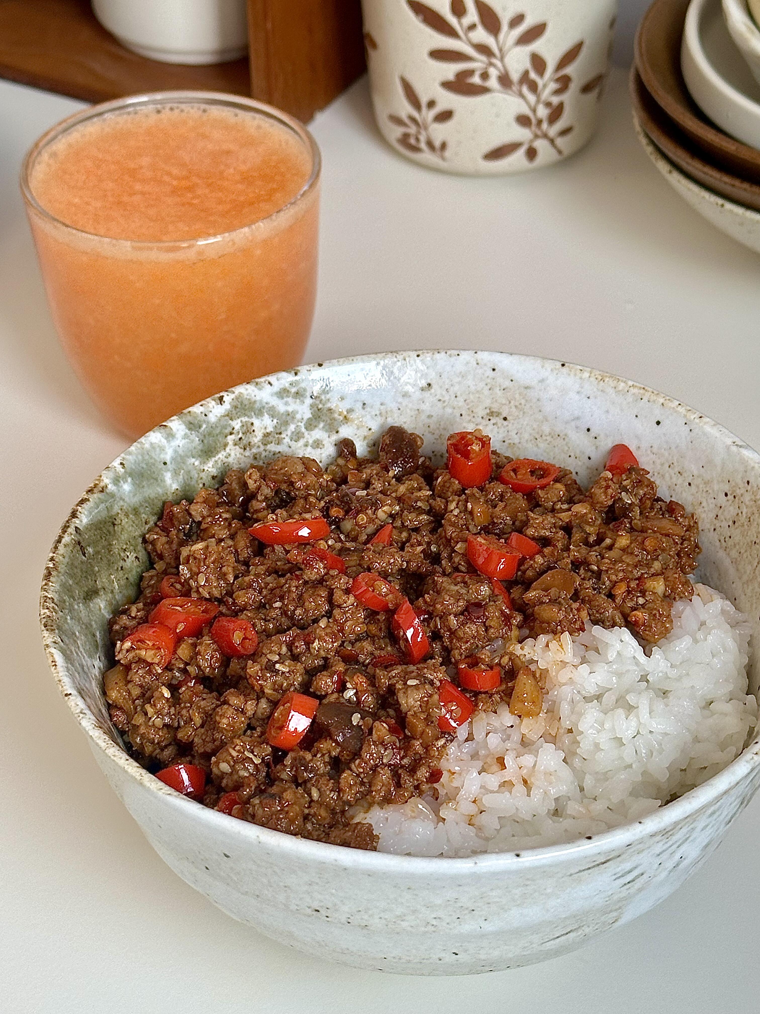 香辣牛肉香菇酱盖饭，不好吃，我嫁给你今天这个香辣牛肉香菇酱，又征服了我，炒好了