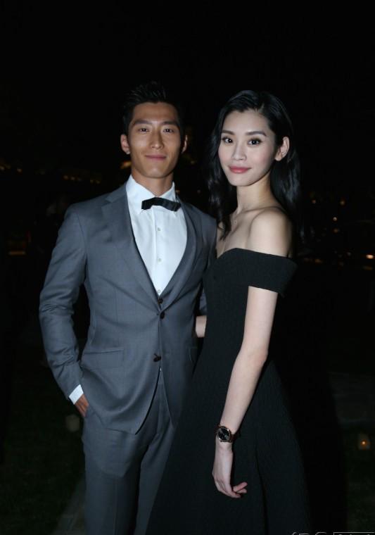 我听说，奚梦瑶和窦骁的狗仔蹲了五年，愣是没拍到一张两人同框照。不是仇人。却老